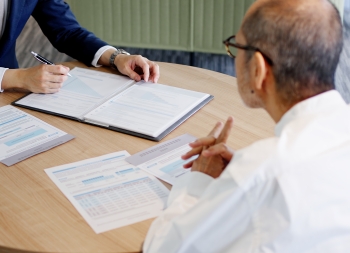 Person talking to an attorney about setting up a trust.